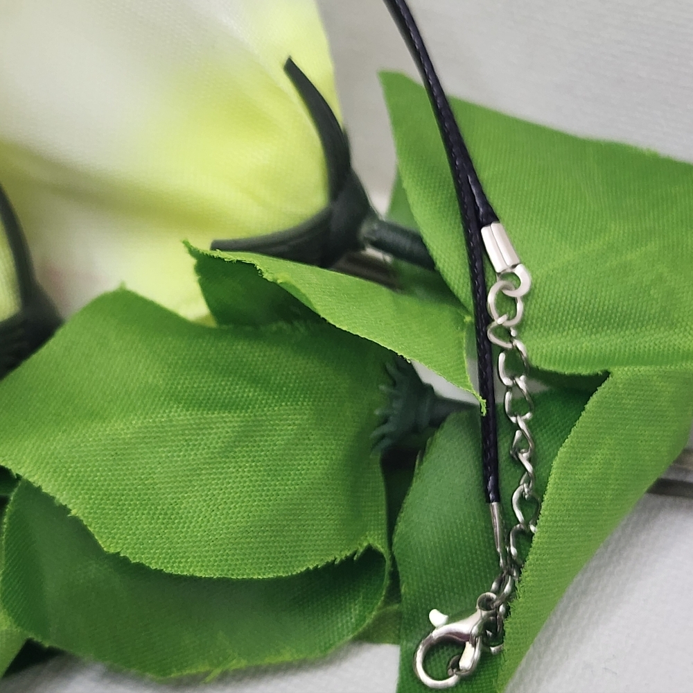 (2)resin pendent - Picture 5 of 7
